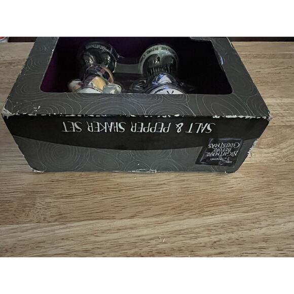 NIGHTMARE Before Christmas Salt & Pepper Shakers - Picture 4 of 7